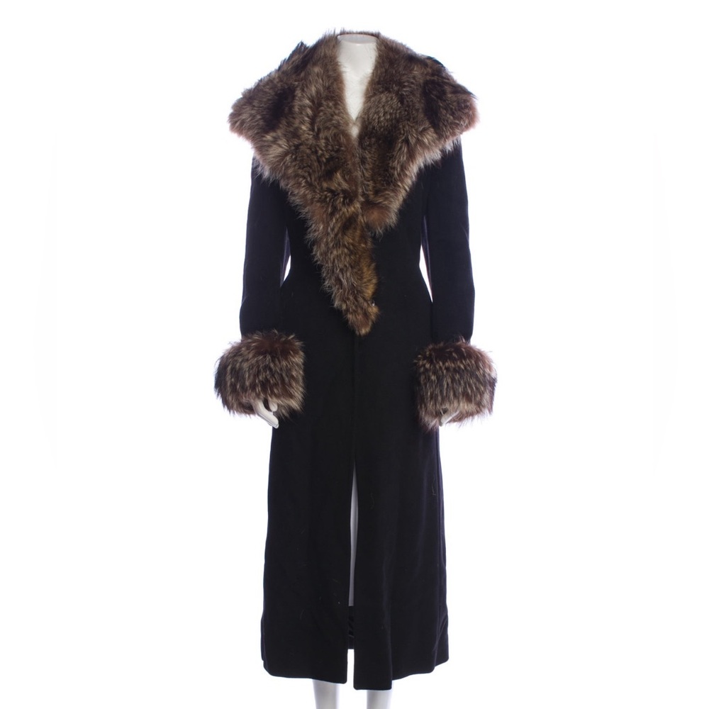 Teresa Tardia Raccoon Fur Black Wool Long Theater Collar Caps